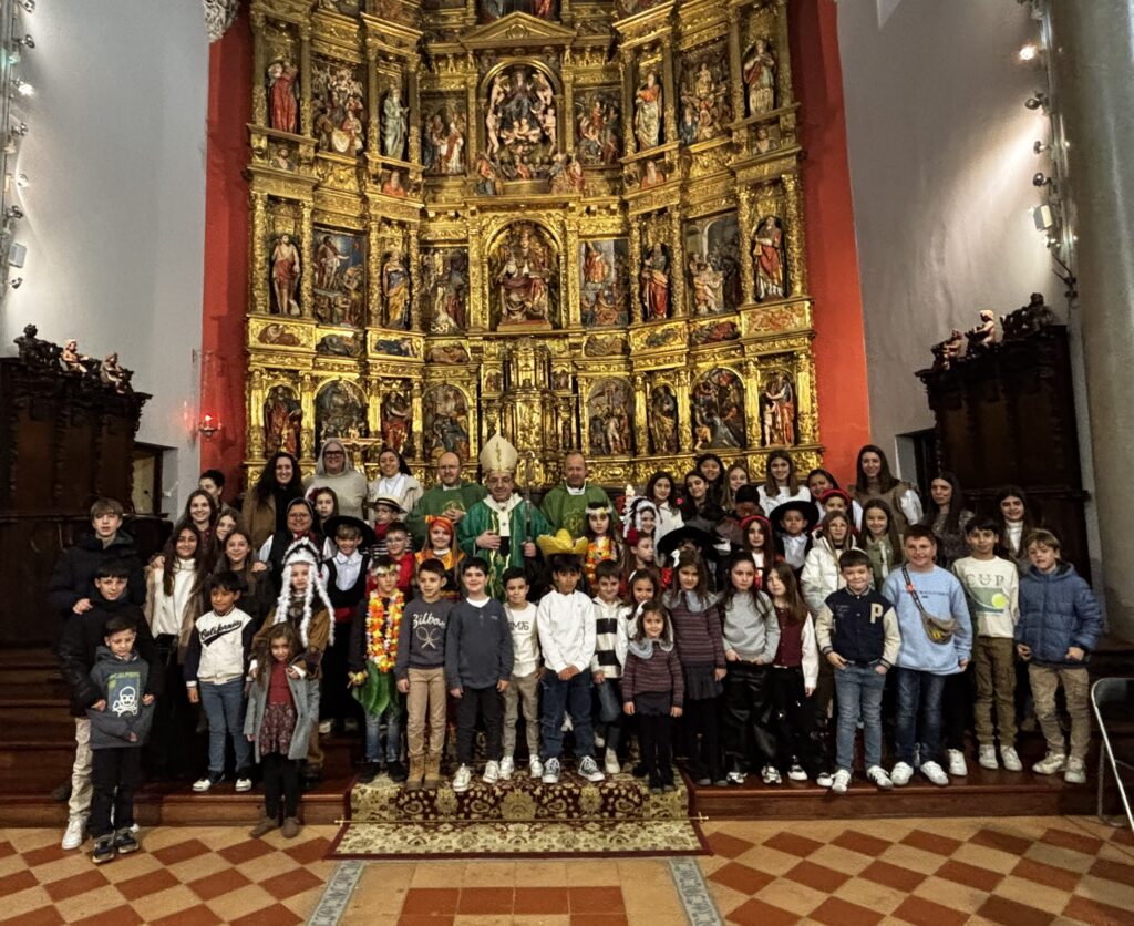 La Jornada de la Infancia Misionera reúne a la comunidad parroquial de Valtierra en torno a la misión